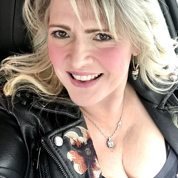 Meet your Posher, Katherine - Picture 2 of 7